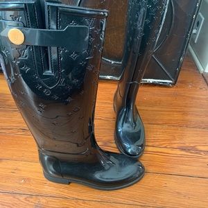 Ladies size 36(6) tall Louis Vuitton rain boot